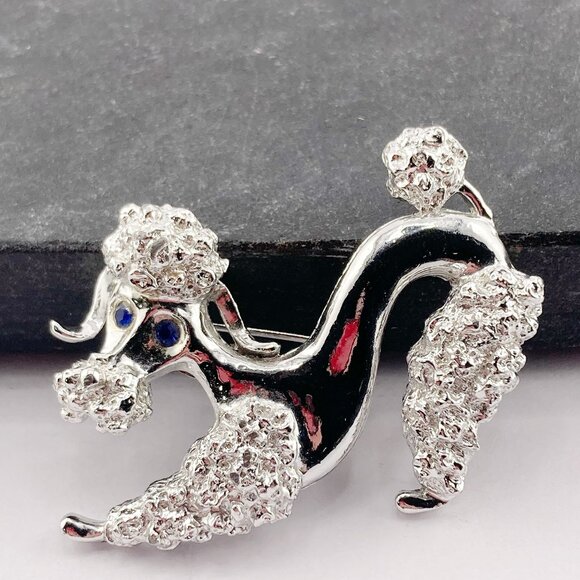 GERRY'S Vintage silver tone poodle brooch with blue rhinestone eyes ~ 1950s pin - Picture 1 of 7